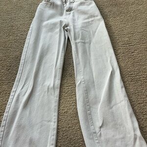 White high-waisted wide leg jeans #wideleg